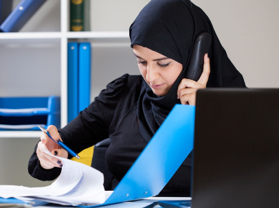 10 أرقام توضح وضع المرأة المصرية فى العمل.. وتوصيات لتمكينها بالمجال
